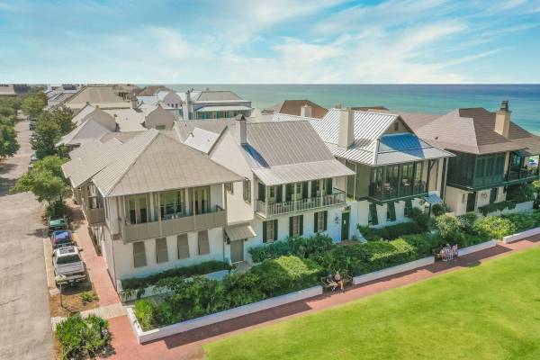 Buildings in Rosemary Beach Community